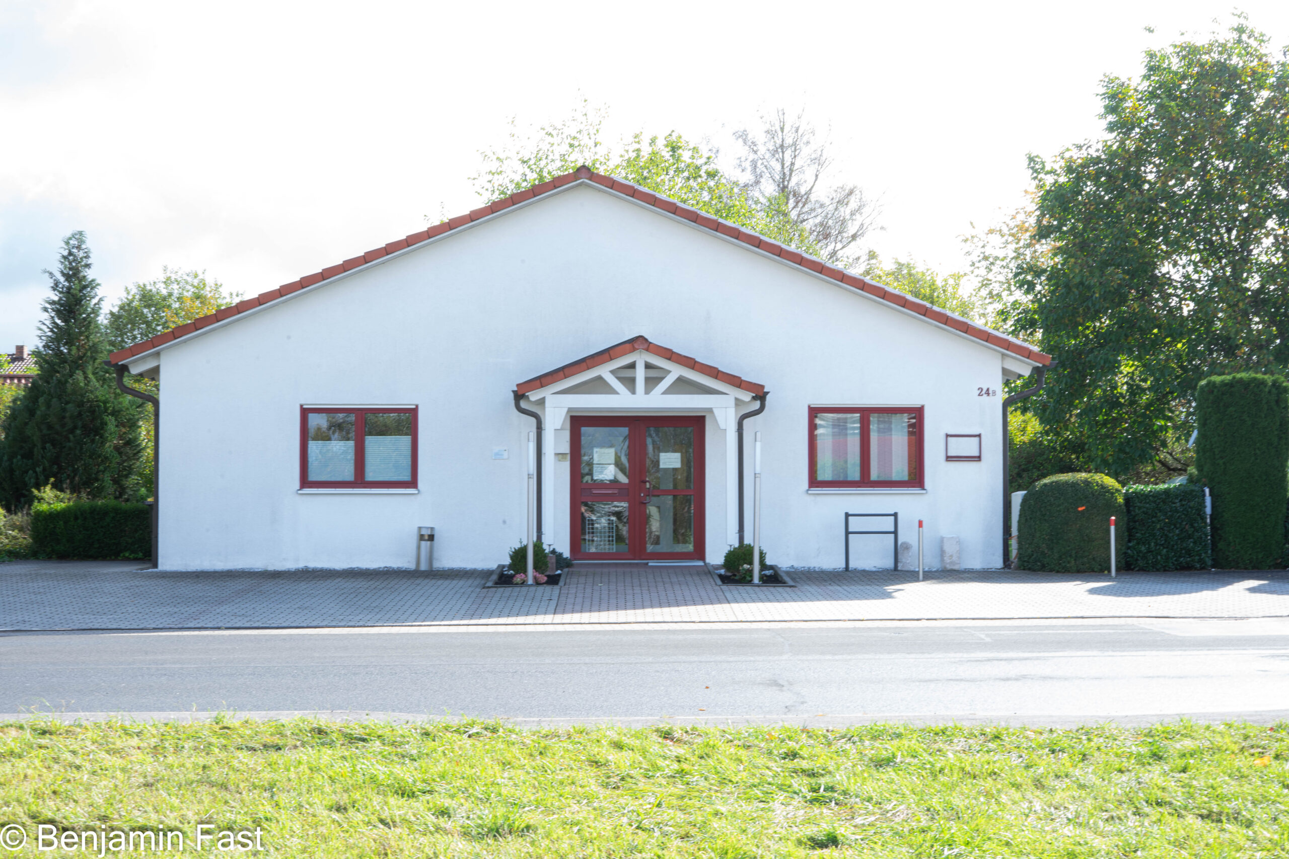 Außenansicht der Hausarztpraxis in Seßlach-Dietersdorf